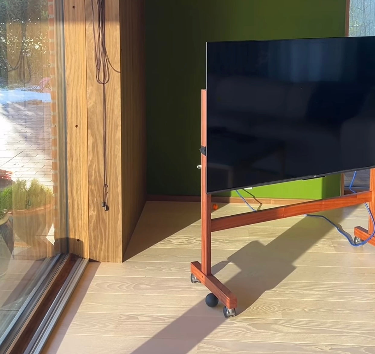 TV STANDER TRÆ