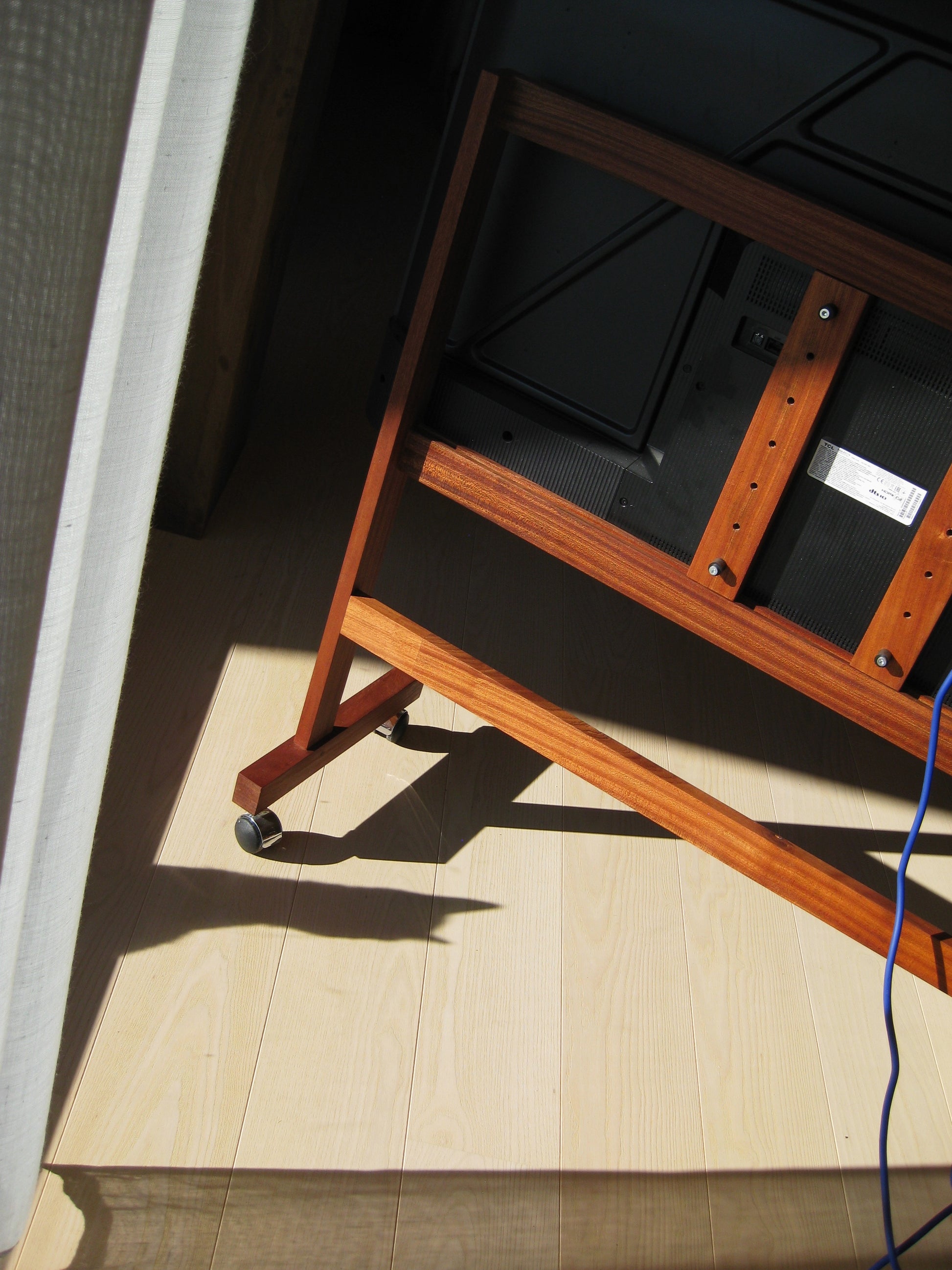 TV STANDER