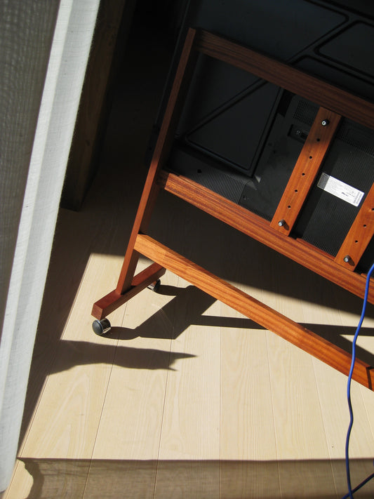 TV STANDER