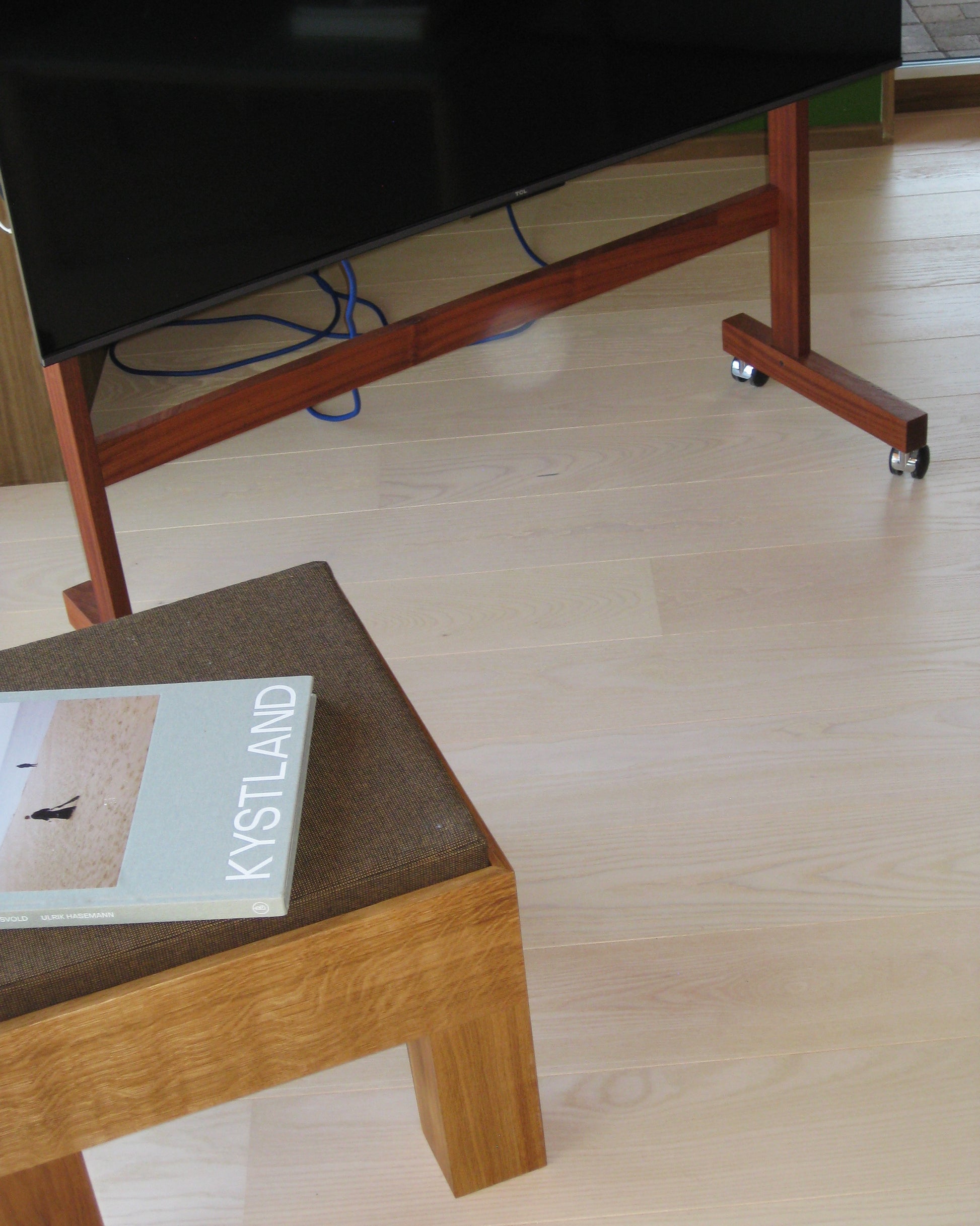 TV STANDER TRÆ